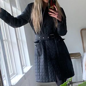 Escada sport batton up quilted coat in black size 40. Pre owned.